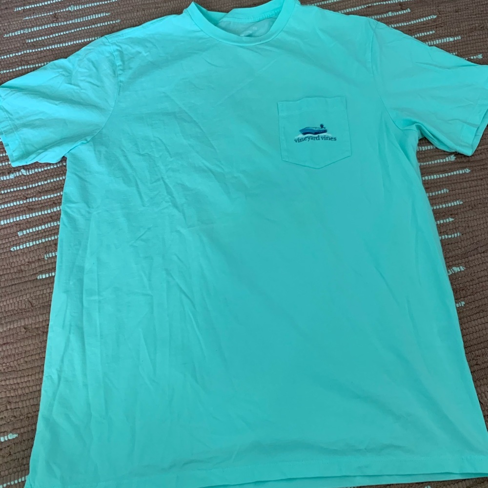 Vineyard vines t-shirt